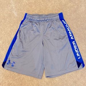 Boys Under Armour shorts size youth small.